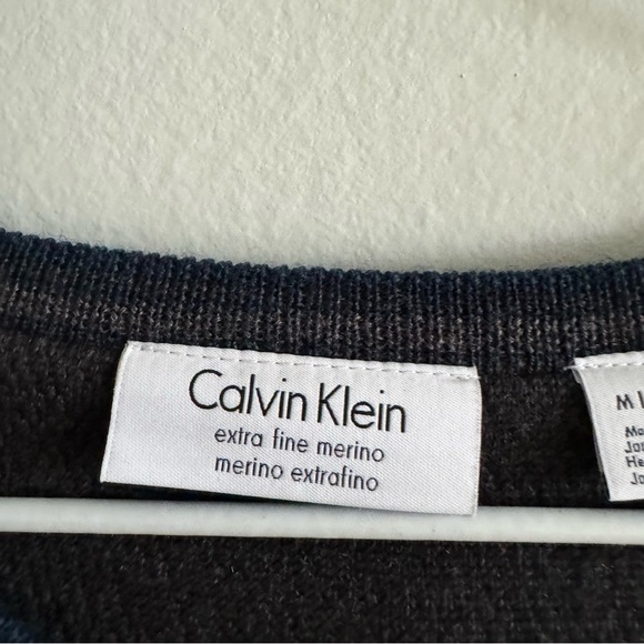 Calvin Klein V-Neck Extra Fine 100% Merino Wool Navy Blue Sweater Size Medium - Picture 3 of 14